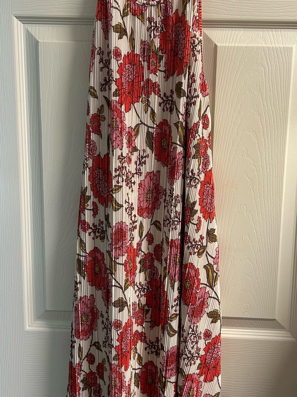 Steve Madden White Floral Pleated Mini Dress with Red and Pink Flowers